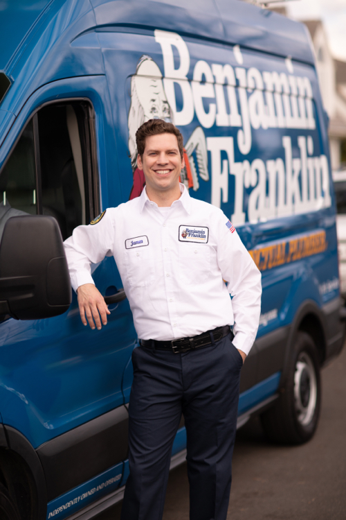 Service Minds Benjamin Franklin Plumbing tech arrived for emergency plumbing services in Pompano Beach